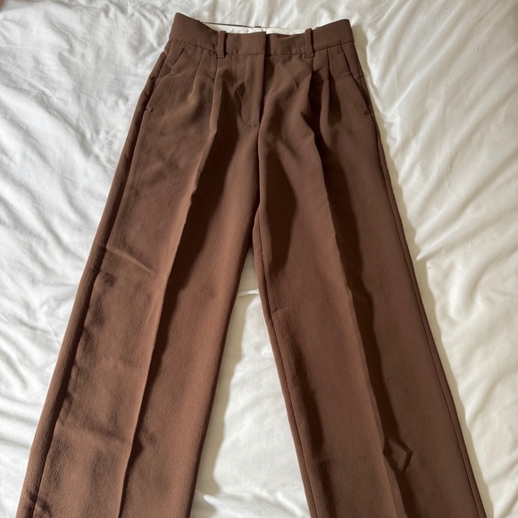 Aritzia Effortless Pants (Crepette) in Size 0 - Picture 1 of 3